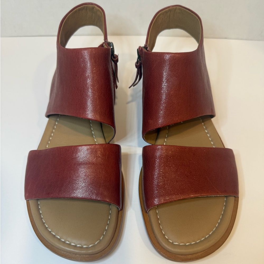 Sofft Gladiator Sandals Cognac Size 10 Wide Strap Flat Box Heel EUC